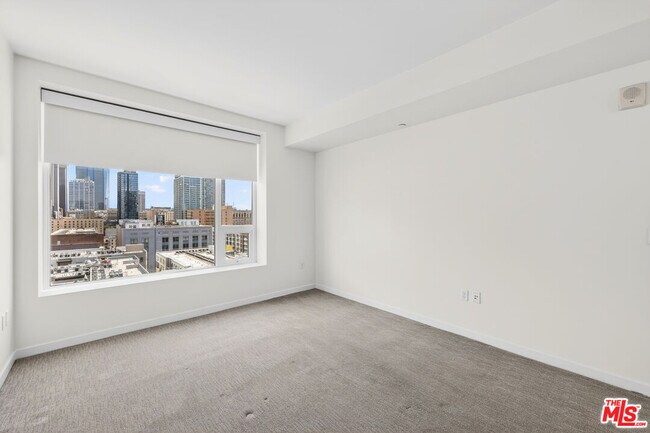 Building Photo - 1050 S Grand Ave