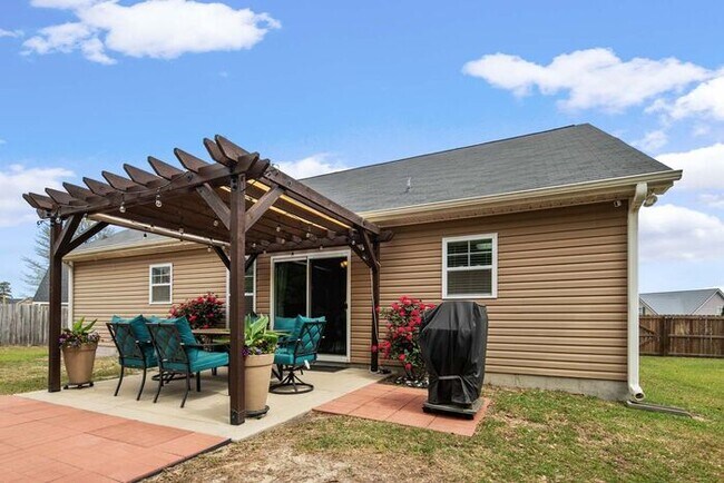 Building Photo - 3 Bedroom Ranch w/ Bonus