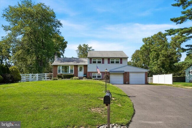 Building Photo - 2176 Meadowview Dr