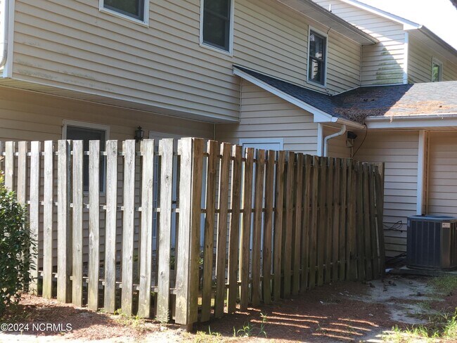 Building Photo - 2911 Cedar Creek Rd