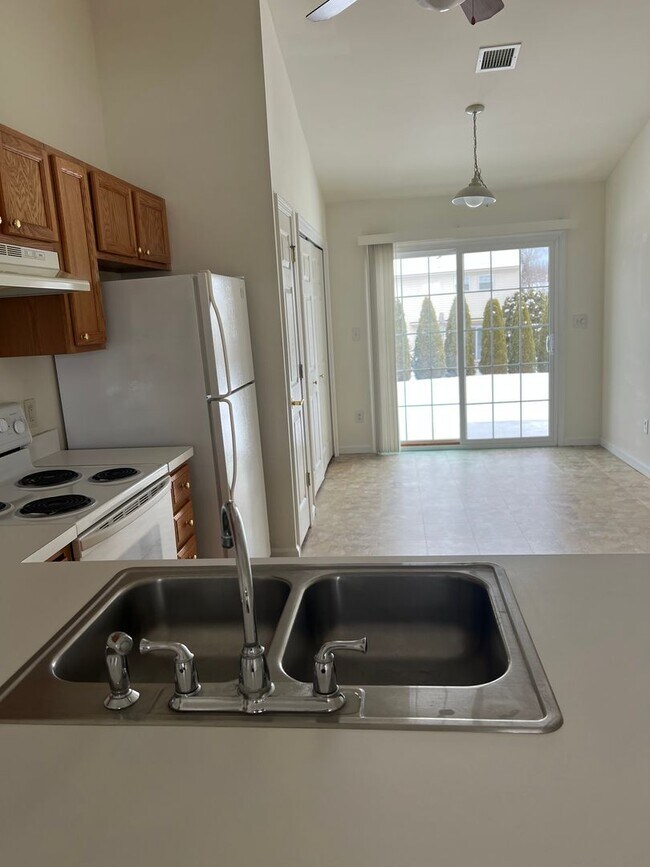 Building Photo - 34-37 Eastwick Lane