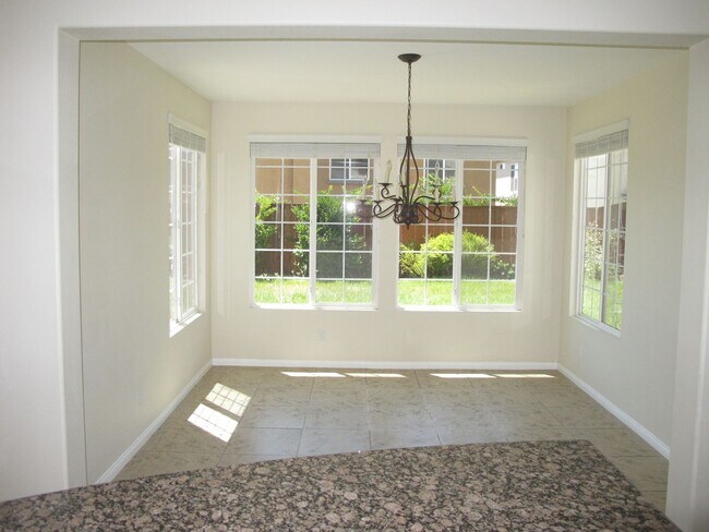Building Photo - Four Bedroom Three Bathroom Home in the Ha...