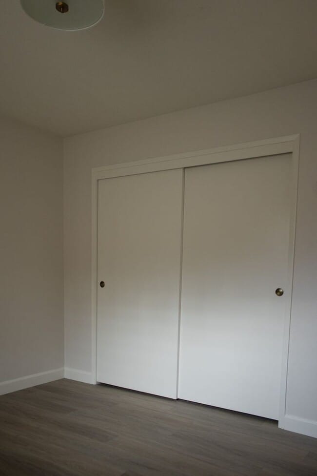 Building Photo - 3 BD 2 BA in Tahoe Park