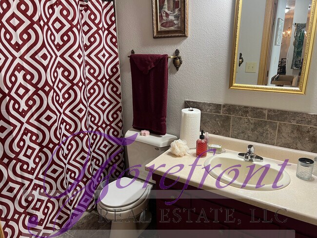 Building Photo - 4440 S Poplar St