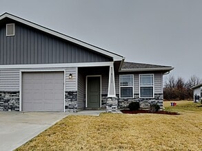Building Photo - 3 BR/2BA | Newly Renovated Single Family Home | 1-Car Garage Parking | In Blue Springs!