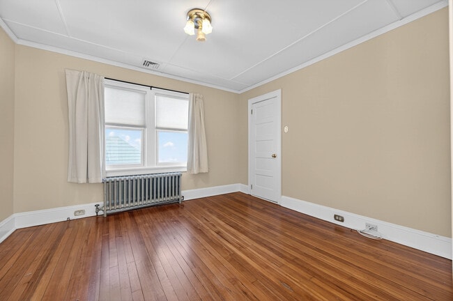 Building Photo - 35 Birch St