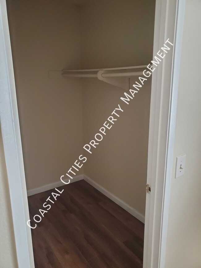 Building Photo - 2429 College Ln