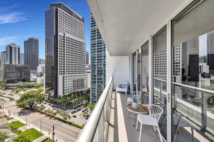 Building Photo - 481 Brickell Ave
