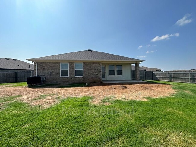 Building Photo - 15749 Potomac Dr