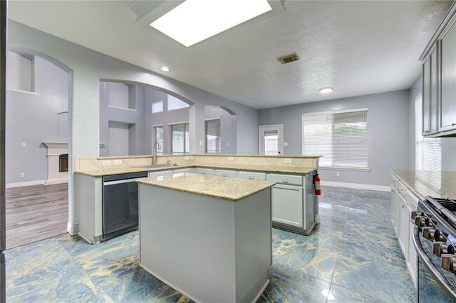 Building Photo - 5002 Laura Lee Ln