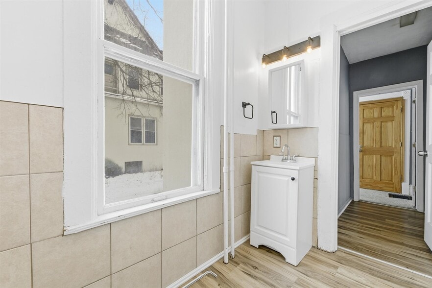 Building Photo - 516 5th Ave SE