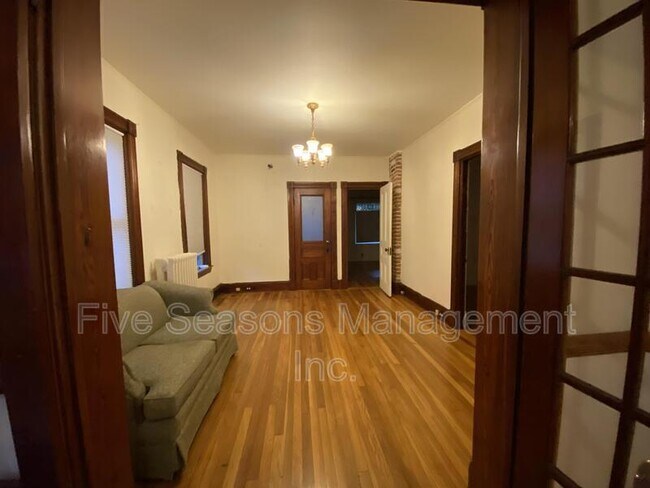Building Photo - 119 N Winooski Ave