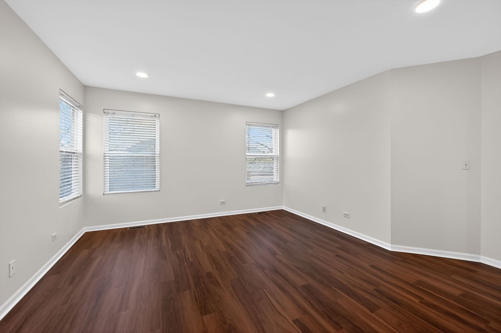 Building Photo - 708 Meadowridge Dr