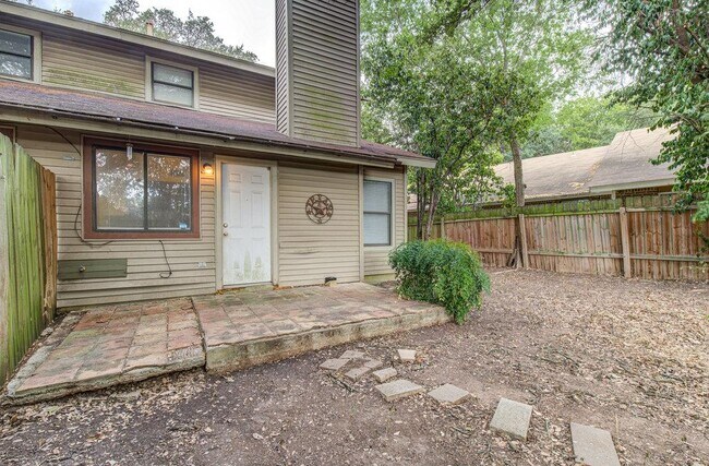Building Photo - 300 Villa Oaks Cir