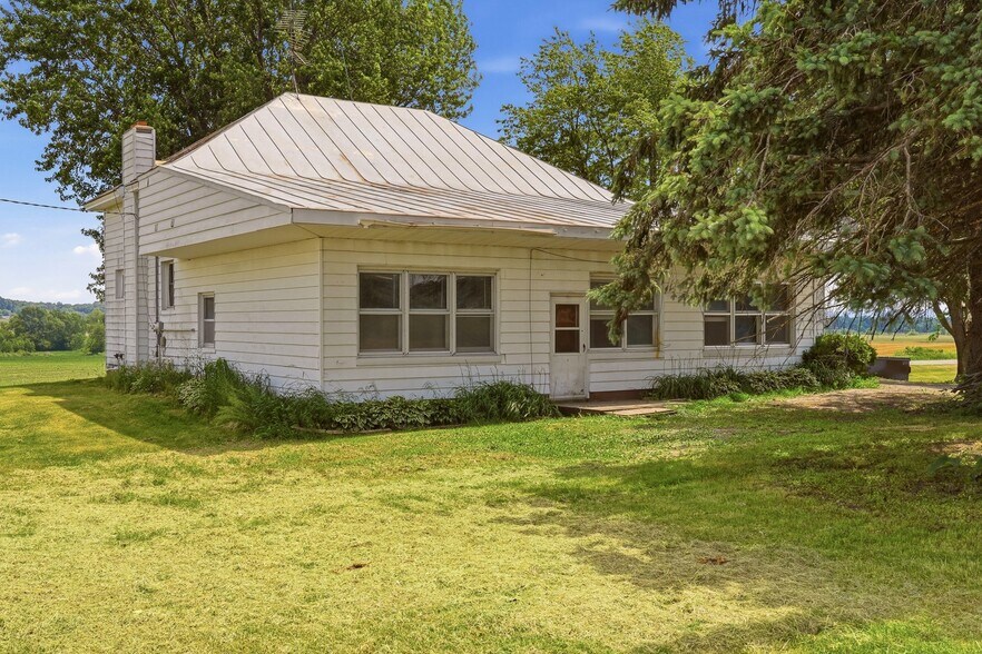 Building Photo - 13979 Fedora Rd