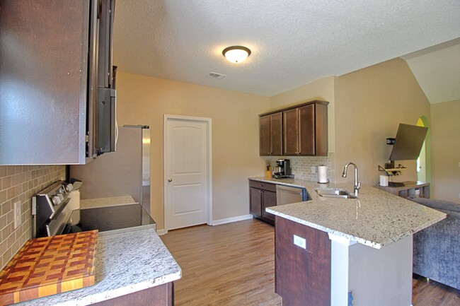 Building Photo - 50 Sunflower Cir NE