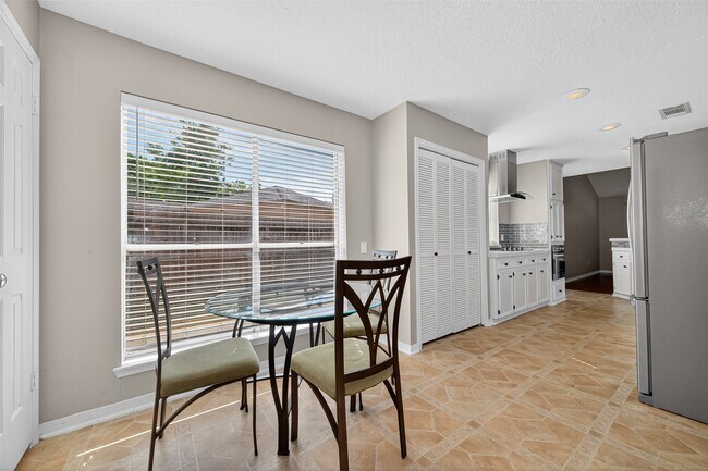 Building Photo - 6107 Howland Ct