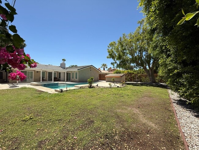 Building Photo - Gorgeous 3 bedrooms, 2.5 baths home