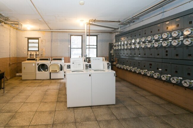 Building Photo - 4856 N Damen Ave