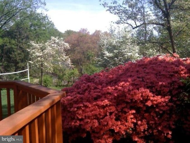 Building Photo - 9405 Locust Hill Rd