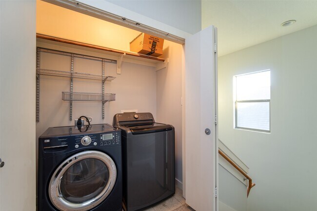 Building Photo - 4430 Center St