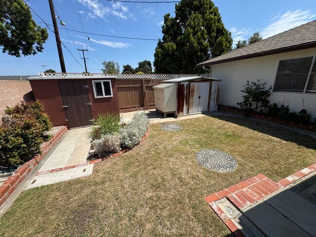 Building Photo - Spacious East Ventura 4 Bedroom Home – Sin...