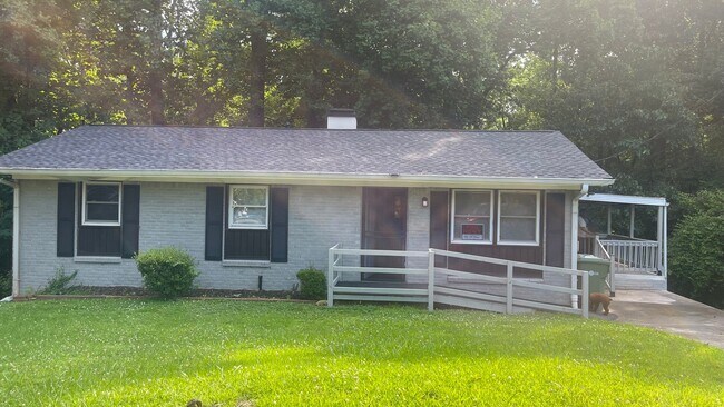 Building Photo - 320 Whitworth Dr SW