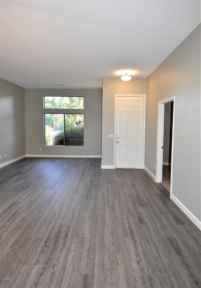 Building Photo - 9430 W Elm St