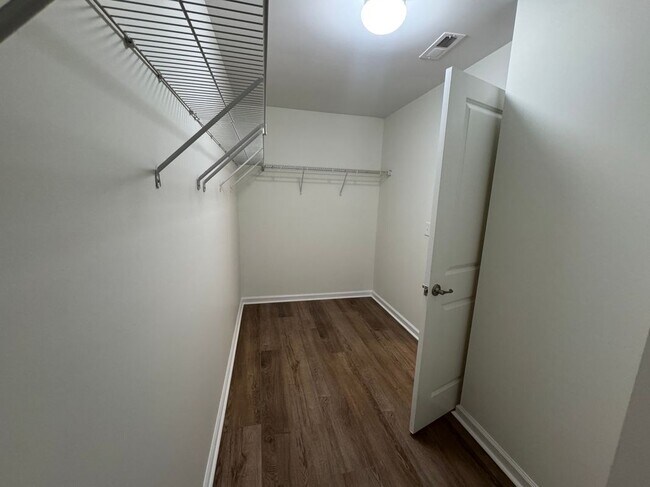 Building Photo - 219 Luna Trail