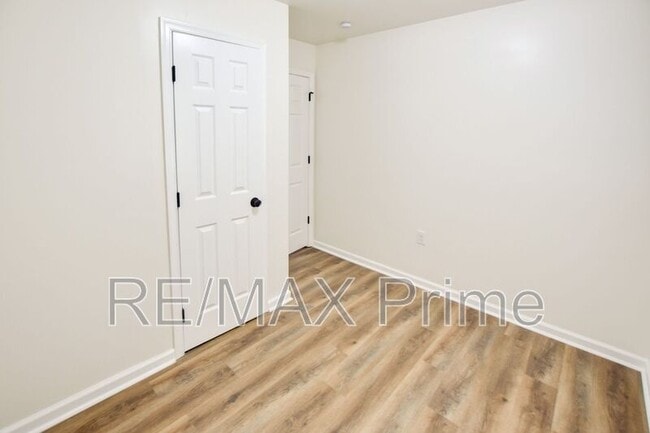 Building Photo - 1923 Bancroft Dr