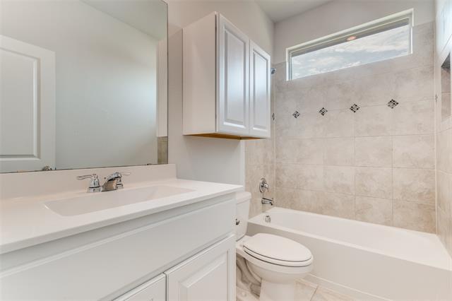 Building Photo - 15933 Charing Cross Dr