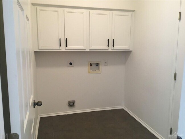 Building Photo - 3618 Wolf Dr