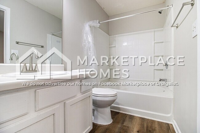 Building Photo - 6432 Parkway Trace