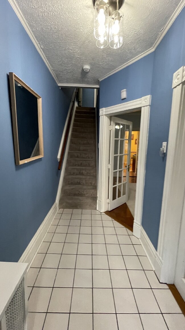 Building Photo - 19 S 6th St