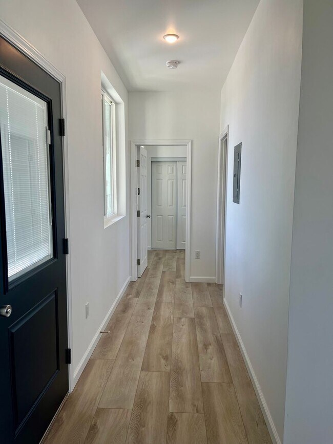 Building Photo - New 3 Bedrooms 2 Baths Apt. in Kensington