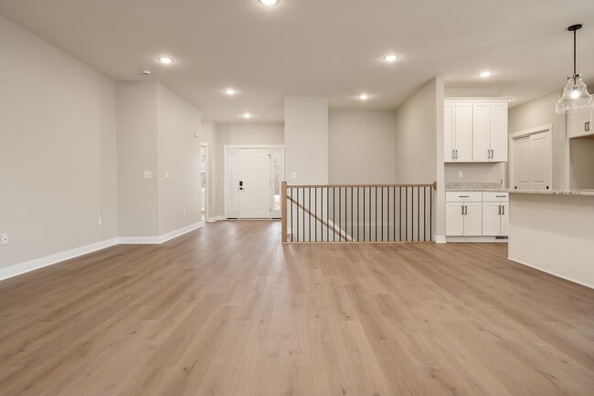 Building Photo - 5731 Willow Creek Ln