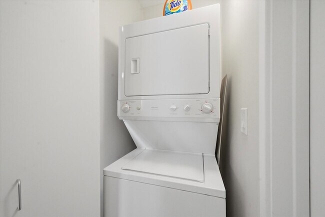 Building Photo - 222 N Columbus Dr