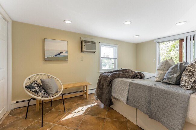 Building Photo - 102 Broughton Ave