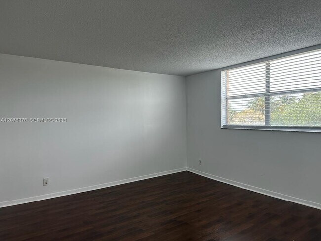Building Photo - 500 Executive Center Dr