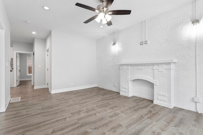 Building Photo - 6104 N Winthrop Ave