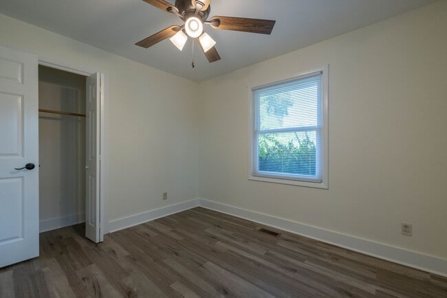 Building Photo - 123 Pecan St