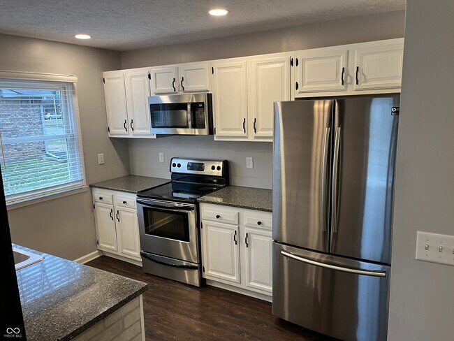 Building Photo - 627 San Carlos Dr