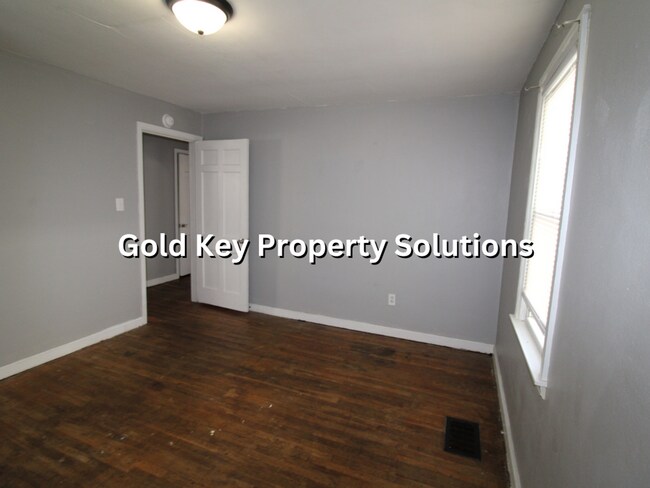 Building Photo - MUNCIE 2 BR 1 BA House with Central Air and 2-Car Garage (SECTION 8 APPROVED)