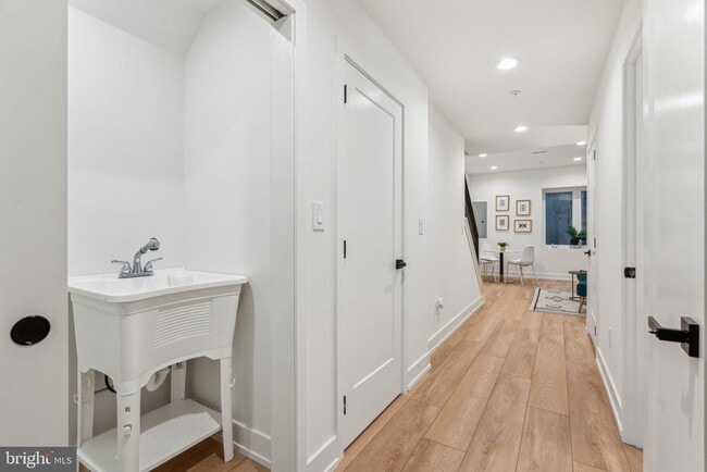 Building Photo - 1106 N Bodine St