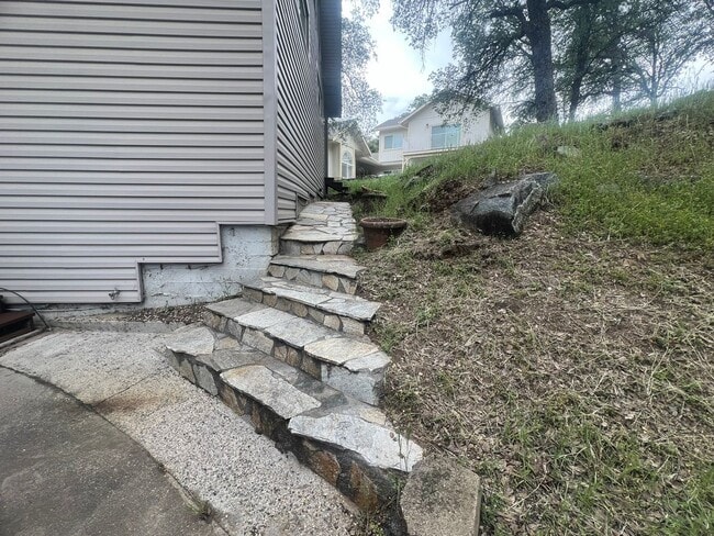 Building Photo - Cozy three bedroom two bath in Lake Wildwood