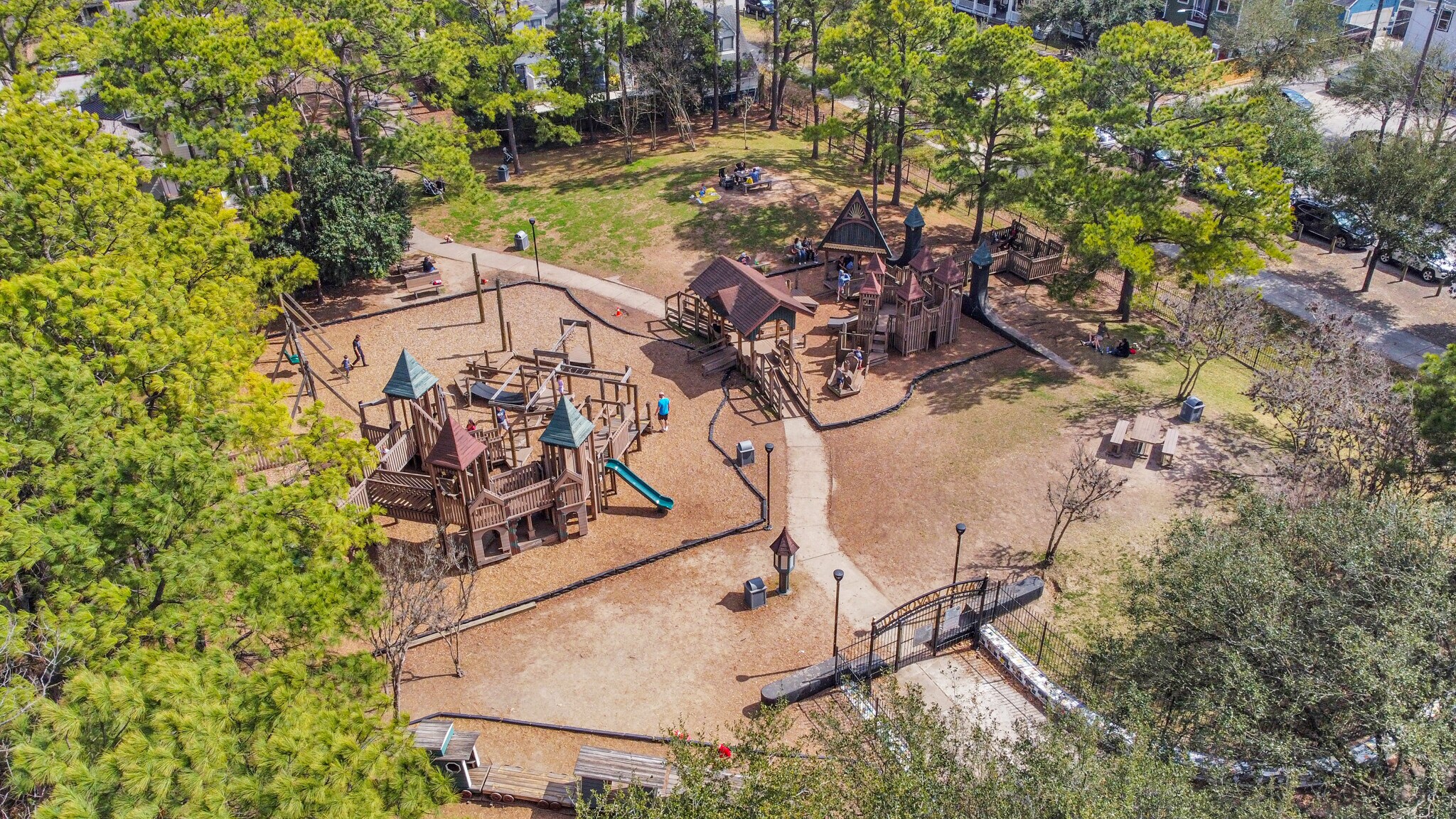 Donovan ParkSet in the heart of the Greater Heights, surrounded by tree-lined streets and lifestyle - 620 Rutland St