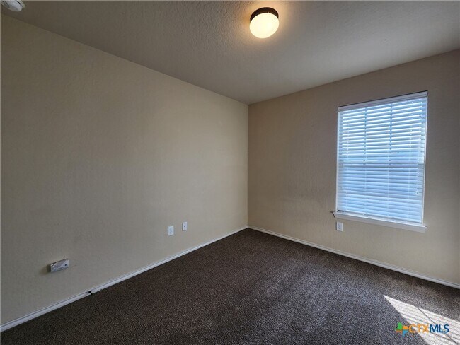 Building Photo - 501 Creekside Cir