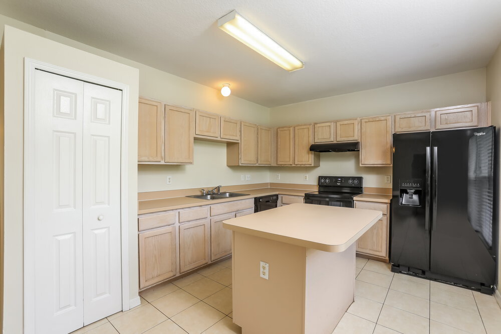 Building Photo - 4208 Forest Island Dr