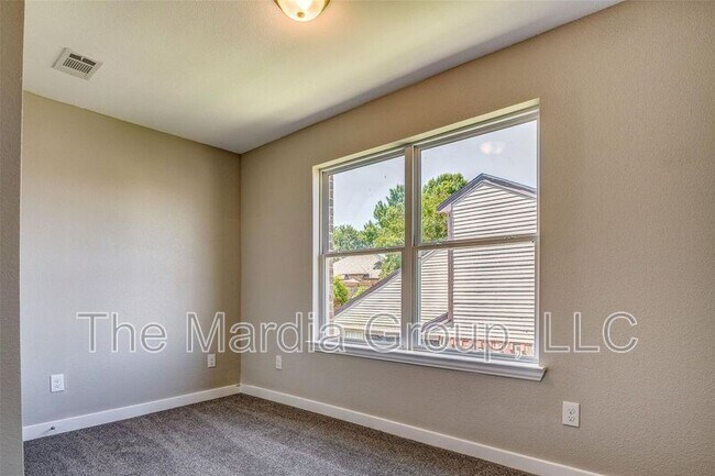 Building Photo - 1110 Woburn Dr