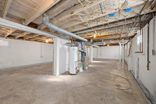 Building Photo - "Charming 3-Bed Haven with Hardwood Floors & 2 Full Baths in St. Louis!"  Hazelwood Schools.  Sec...